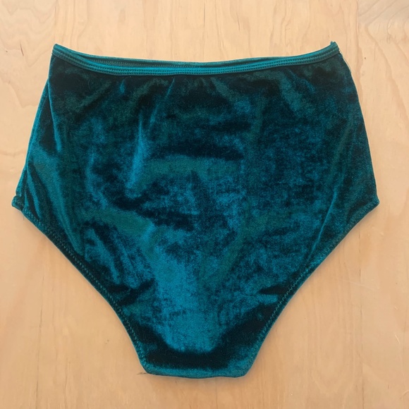 NWOT Emerald Green Velvet Lingerie Set - Picture 4 of 12